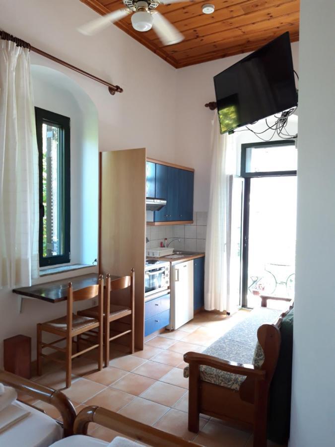 Skardamoula'S Studios And Apartments, 2 Kardamyli Exterior photo